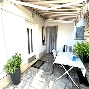 https://apartment-kontrada.in-istria.net